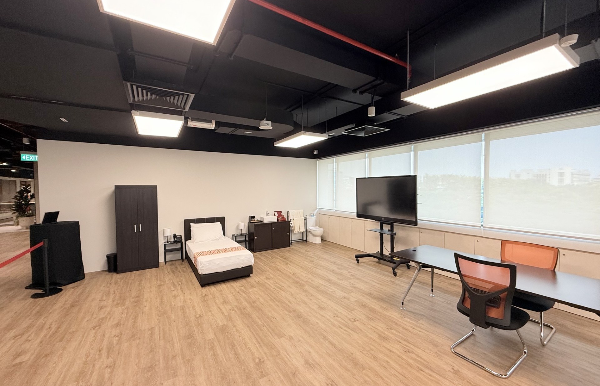 PIC4 MOCK UP ROOM